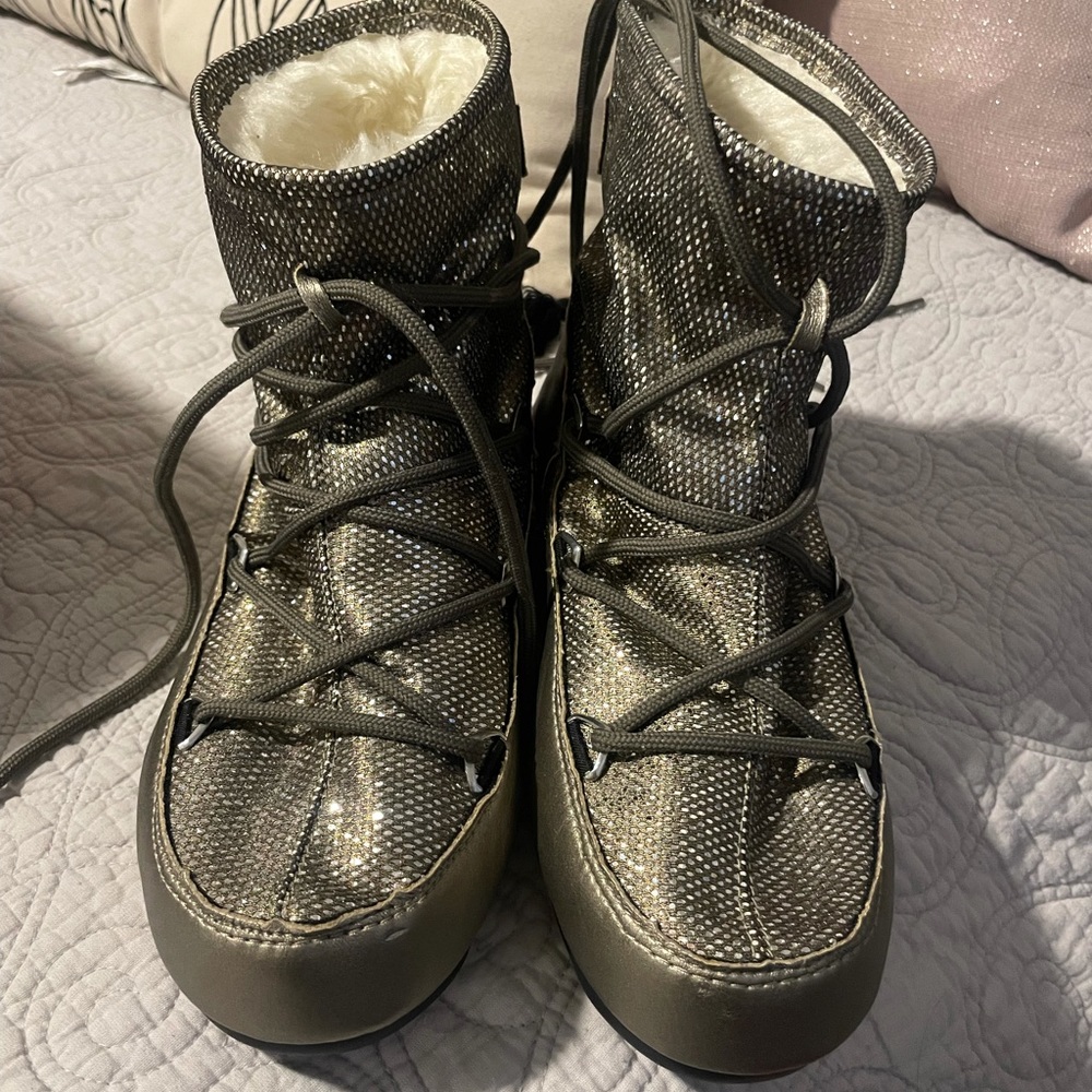 Moon boot